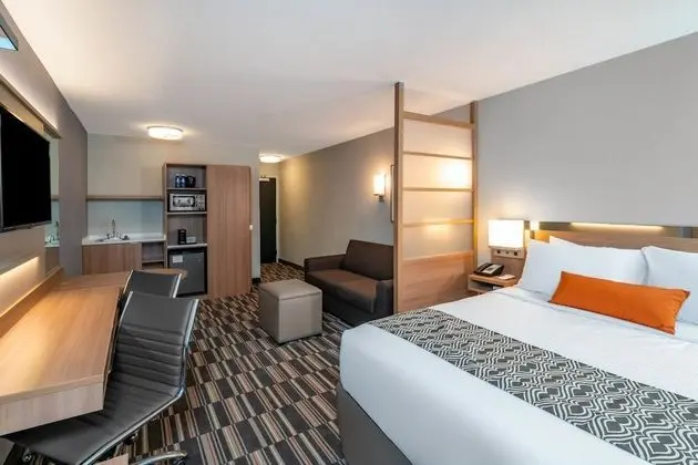 Studio Suite, 1 Queen Bed with Sofa Bed, Non Smoking