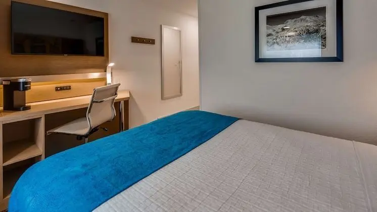 Standard Oda, 1 En Büyük (King) Boy Yatak, Engellilere Uygun, Sigara İçilmez (Walk-in Shower)