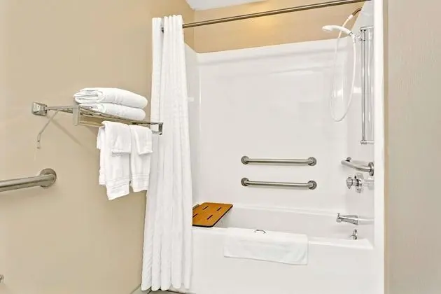 Standard Oda, 1 Büyük (Queen) Boy Yatak, Engellilere Uygun, Sigara İçilmez