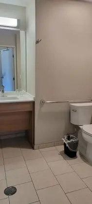 Oda, 2 Büyük (Queen) Boy Yatak, Engellilere Uygun, Sigara İçilmez (Mobility)