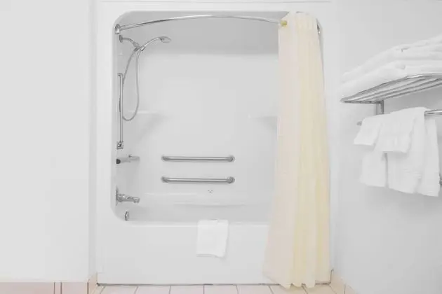 Oda, 1 Büyük (Queen) Boy Yatak, Engellilere Uygun, Sigara İçilmez (Bathtub w/ Grab Bars)