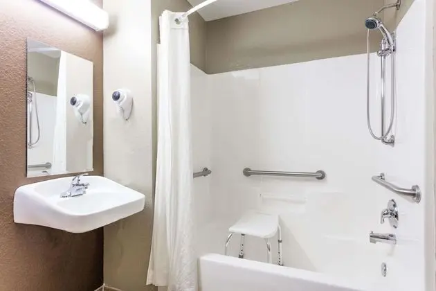 Deluxe Oda, 2 Büyük (Queen) Boy Yatak, Engellilere Uygun, Sigara İçilmez (Mobility Accessible)