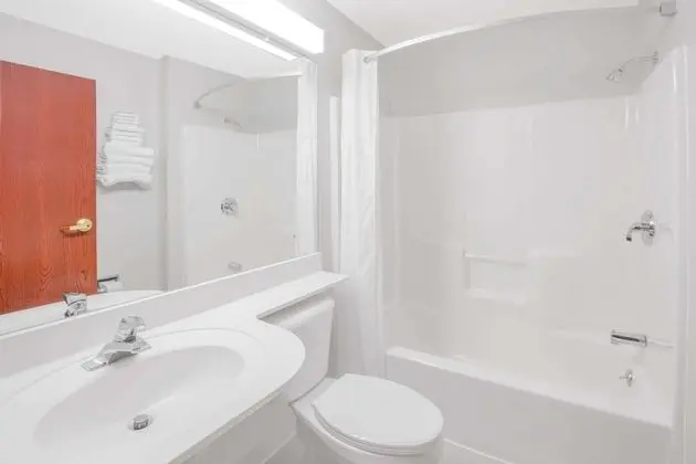 Standard Oda, 1 Büyük (Queen) Boy Yatak, Engellilere Uygun