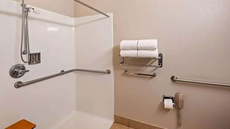 Engellilere uygun banyo