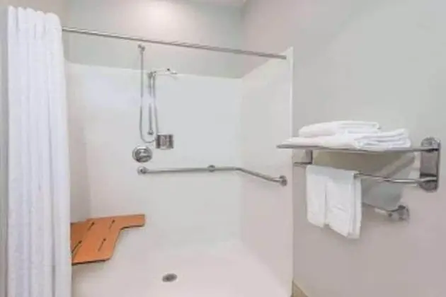 Engellilere uygun banyo