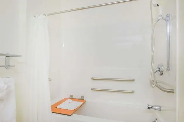 Süit, 1 Büyük (Queen) Boy Yatak, Engellilere Uygun, Sigara İçilmez (Bathtub)