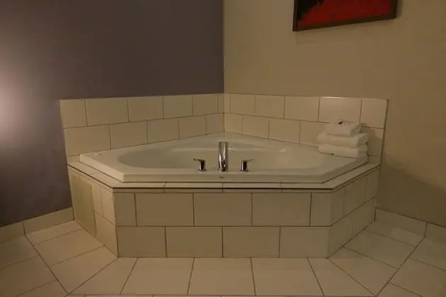 Oda, 1 Büyük (Queen) Boy Yatak, Sigara İçilmez (Jetted Tub)