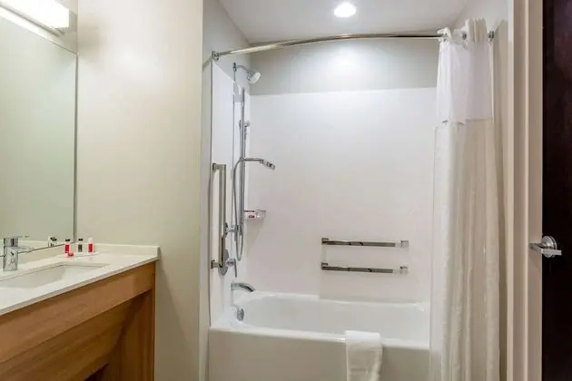 Oda, 1 Büyük (Queen) Boy Yatak, Engellilere Uygun, Sigara İçilmez (Mobility)