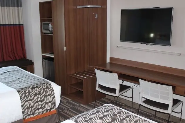 Oda, 2 Büyük (Queen) Boy Yatak, Engellilere Uygun, Sigara İçilmez (Mobility,Hearing,Tub w/Grab Bars)