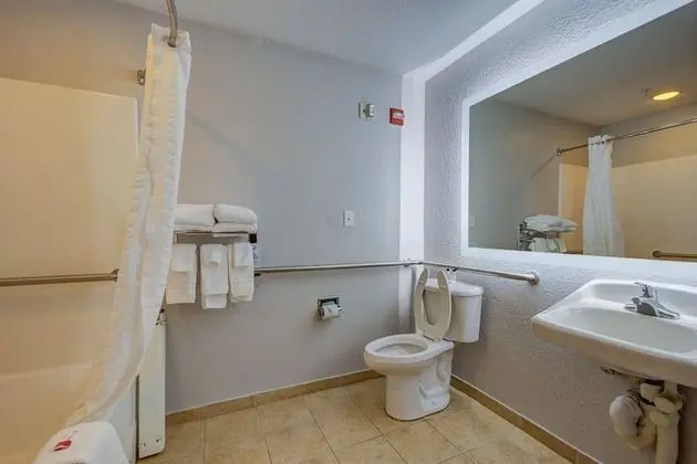 Oda, 2 Büyük (Queen) Boy Yatak, Engellilere Uygun, Sigara İçilmez (Mobility/Hearing/Tub w/Grab Bars)