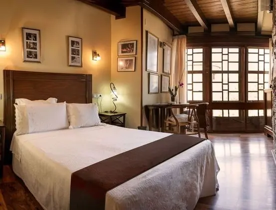 Tek Büyük Yataklı Oda (Cristóbal Halffter)