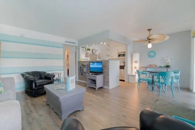 Daire (Gorgeous Nautical Condo Near Beach)