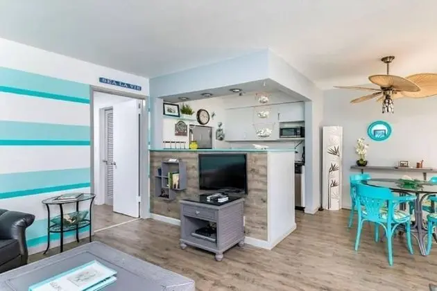Daire (Gorgeous Nautical Condo Near Beach)