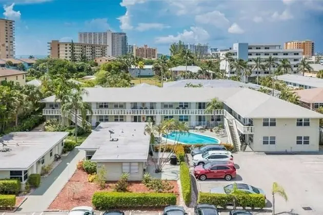 Daire (Gorgeous Nautical Condo Near Beach)