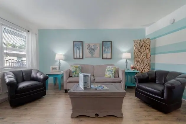 Daire (Gorgeous Nautical Condo Near Beach)
