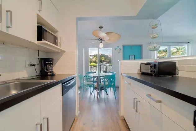 Daire (Gorgeous Nautical Condo Near Beach)