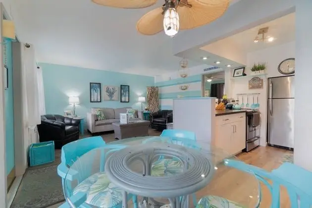 Daire (Gorgeous Nautical Condo Near Beach)