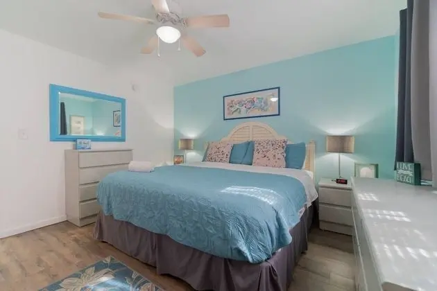 Daire (Gorgeous Nautical Condo Near Beach)