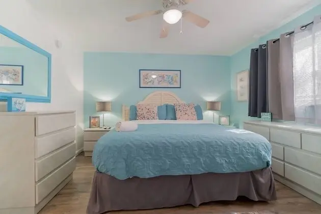 Daire (Gorgeous Nautical Condo Near Beach)