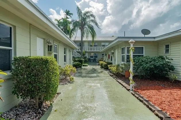 Daire (Gorgeous Nautical Condo Near Beach)