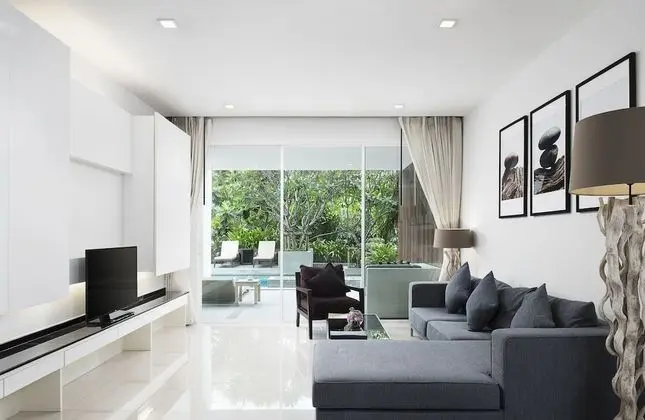 2 Bedrooms Corner Suite Pool Access with Bathtub