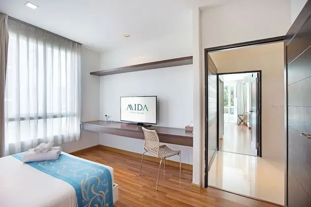 2 Bedrooms Corner Suite Pool Access with Bathtub