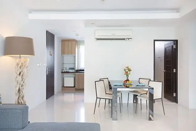 2 Bedrooms Corner Suite Pool Access with Bathtub