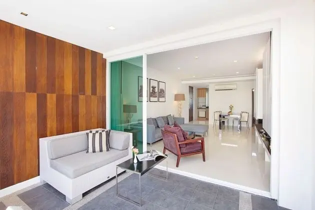 2 Bedrooms Corner Suite Pool Access with Bathtub
