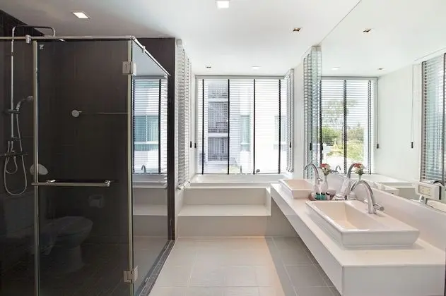 2 Bedrooms Corner Suite Pool Access with Bathtub