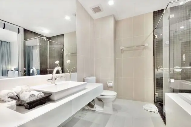 Duplex 2 Bedrooms Pool Access with Bathtub
