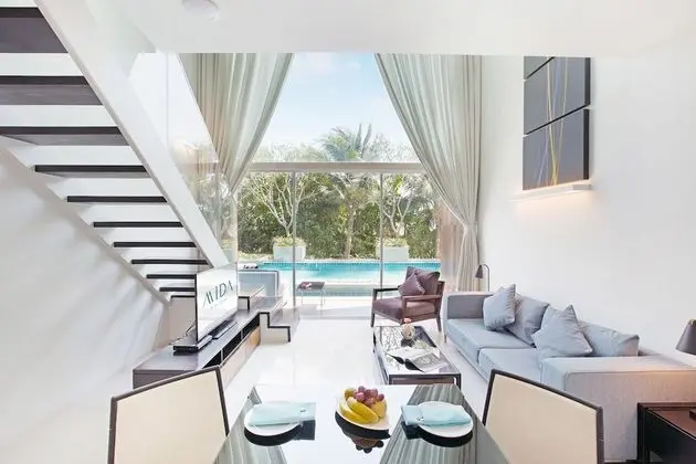 Duplex Pool Access with Bathtub