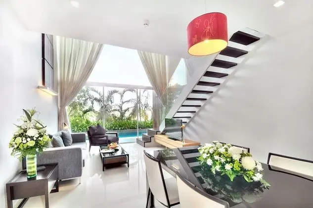 Duplex Pool Access with Bathtub