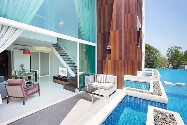 Duplex Pool Access with Bathtub