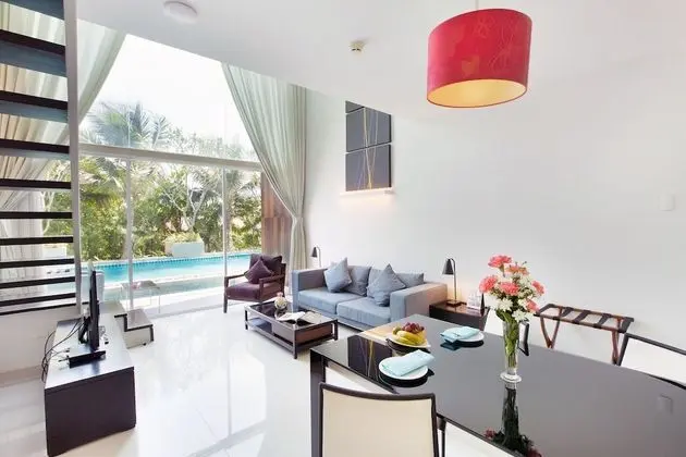 Duplex Pool Access with Bathtub