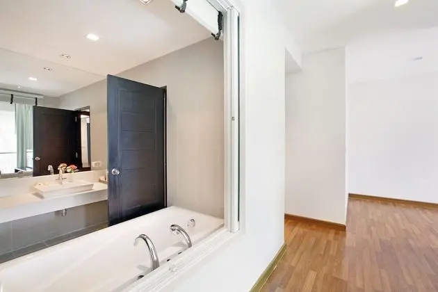 Duplex Pool Access with Bathtub
