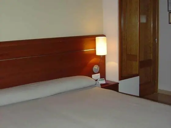 Büyük Yataklı Tek Kişilik Oda