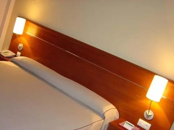 Büyük Yataklı Tek Kişilik Oda