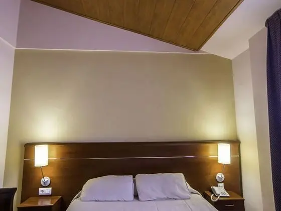 Büyük Yataklı Tek Kişilik Oda