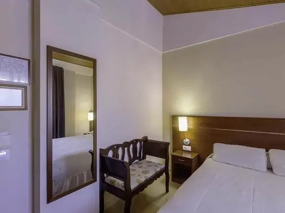 Büyük Yataklı Tek Kişilik Oda