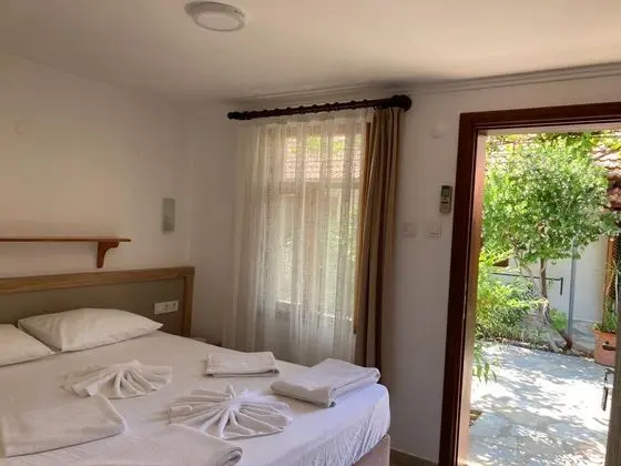 Çift Kişilik, Bahçe Manzaralı