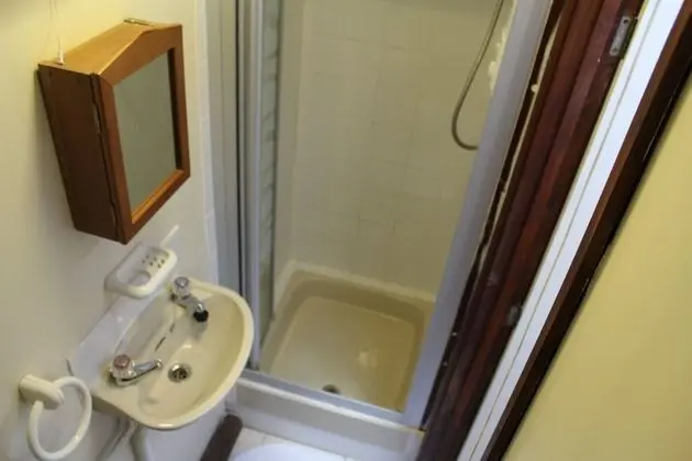 Basic Tek Kişilik Oda, Banyolu/Duşlu
