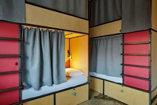 Ortak Ranzalı Oda, Karma Ranzalı Oda, Ortak Banyo