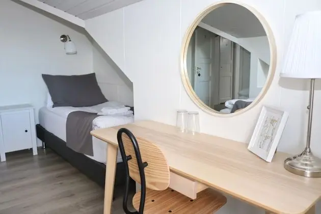 Tek Büyük veya İki Ayrı Yataklı Oda, Ortak Banyo (Ömmuhús)