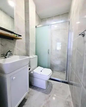Standart Oda - Alt Kat,Kara Manzaralı,Balkonsuz