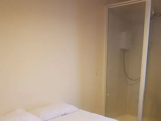 İki Ayrı Yataklı Oda, Ortak Banyo (Shared Toilet)