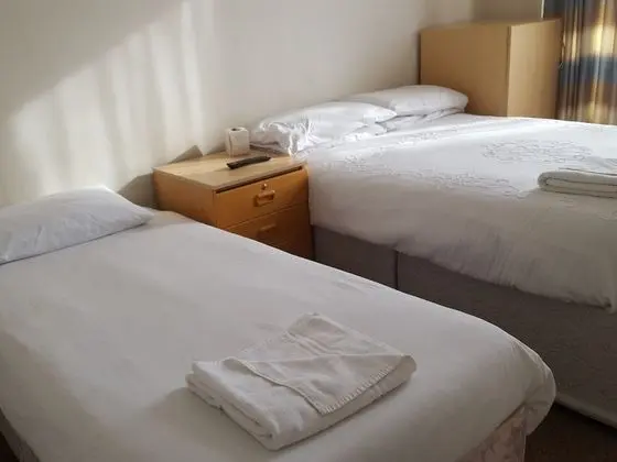 Üç Kişilik Oda, Ortak Banyo