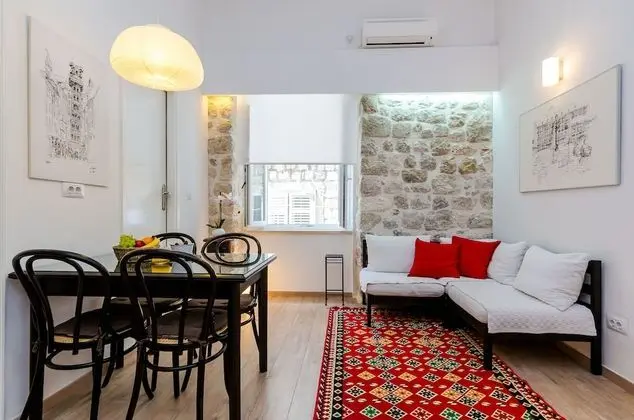 Stüdyo (Studio Apartment with Street view)