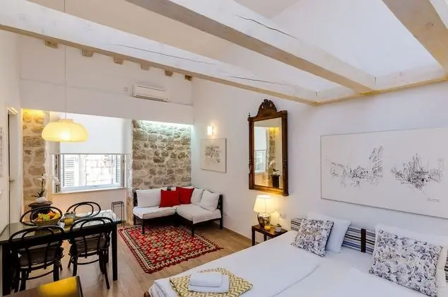 Stüdyo (Studio Apartment with Street view)