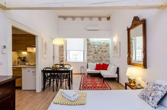 Stüdyo (Studio Apartment with Street view)