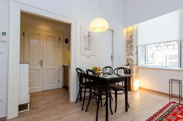 Stüdyo (Studio Apartment with Street view)